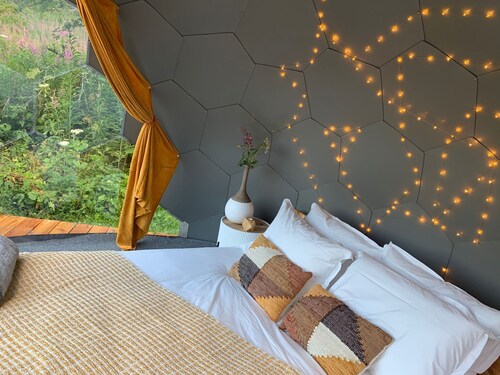 Thelynx.ch : Cosy dome in the alps