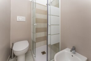 Apartment | Bathroom | Shower, hair dryer, towels - A due passi da Camogli 2 (Recco)