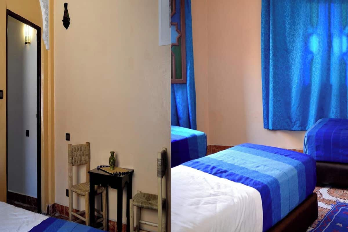 Grand Room | Desk, cribs (free), rollaway beds (surcharge), WiFi (free)