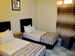 Individually decorated, individually furnished, desk - DAR YASSER (Marrakech)