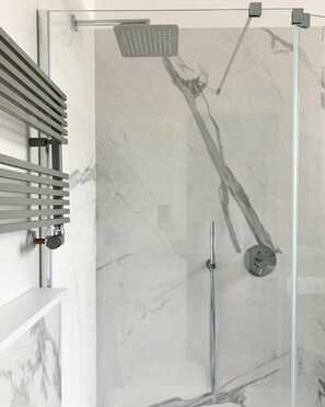 Shower, hair dryer, bathrobes, slippers - Penthouse F8 | Rooftop Terrace, Two Towers View (Bologna)