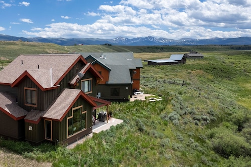 Private 3 bedroom home, mt views and pet friendly