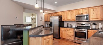 Private 3 bedroom home, mt views and pet friendly