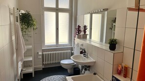 SĂšche-cheveux, serviettes fournies, papier toilette
