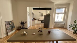 Private kitchen - Dreamy and Spacious Old Building in Kreuzberg, 130 sqm (Berlin)