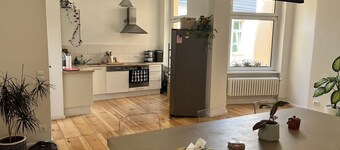 Dreamy and Spacious Old Building in Kreuzberg, 130 sqm 