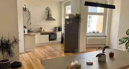 Dreamy and Spacious Altbau in Kreuzberg, 130 sqm