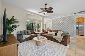 TV, table tennis - Shared Dock and Private Backyard with Pool -Casa Mango (Sarasota)