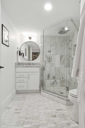 Bathtub, hair dryer, towels, toilet paper