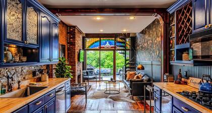 4BR Bridal/Group Retreat, Walkable, Skyline Views