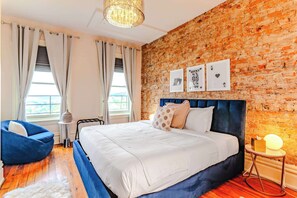 4 bedrooms, desk, iron/ironing board, WiFi