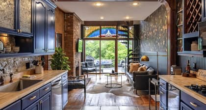 4BR Bridal/Group Retreat, Walkable, Skyline Views