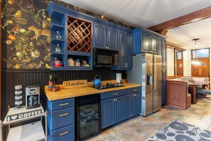 Unclassified image, 2 of 22, button