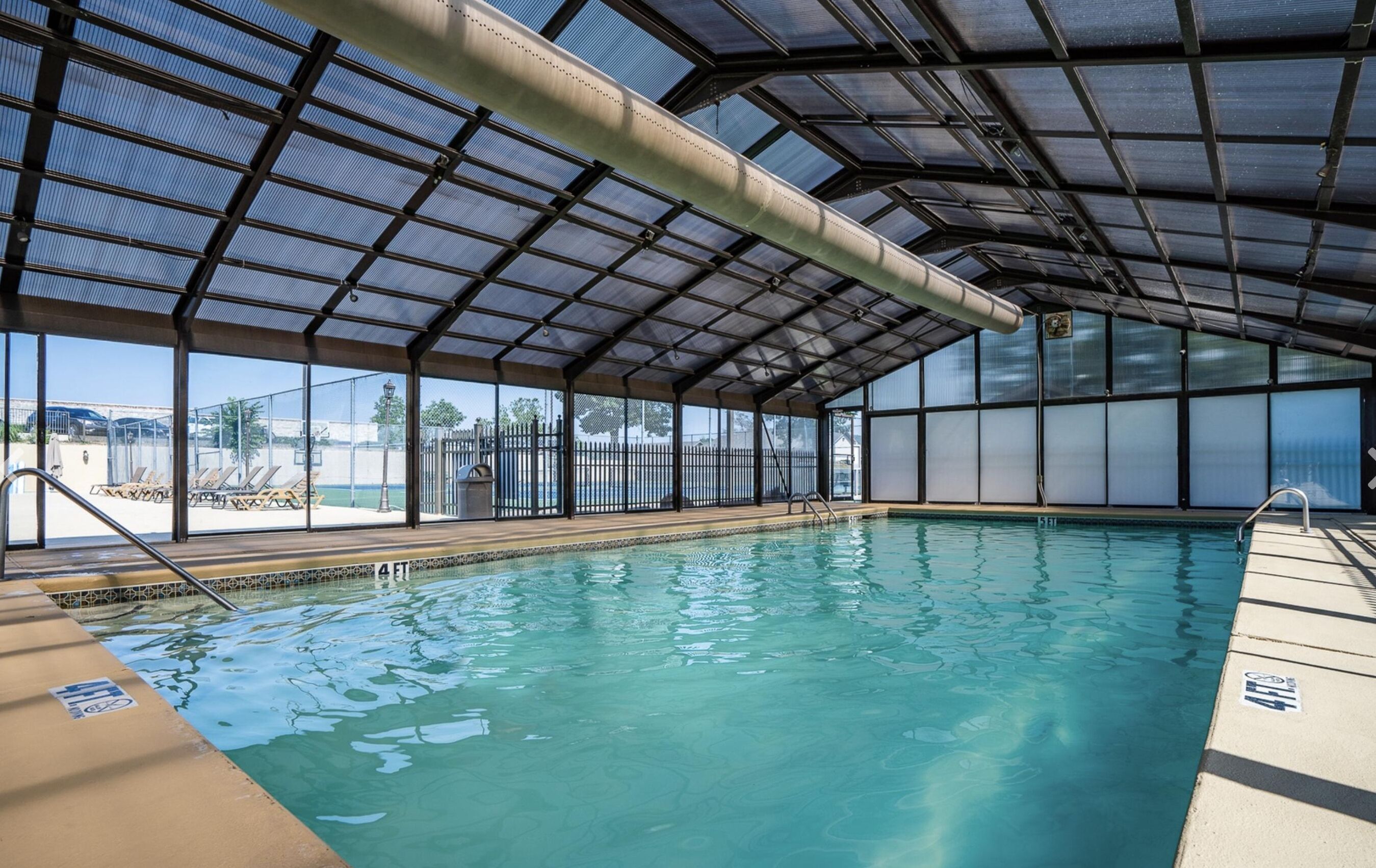 Endless Thrills in Branson! 2 BDR Top Floor Condo Minutes from Table Rock Lake