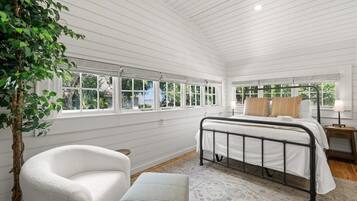 2 Schlafzimmer, Schreibtisch, Bügeleisen/Bügelbrett, WLAN