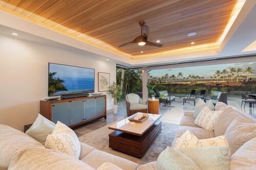 Laule'a 11: Beachfront Luxury Retreat w/ Private Pool, Spa & Spectacular Views