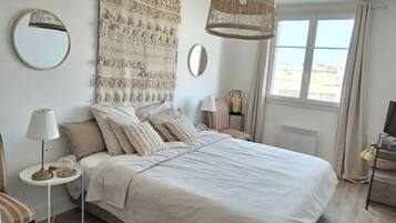 3 camere, una cassaforte in camera, una scrivania, ferro/asse da stiro