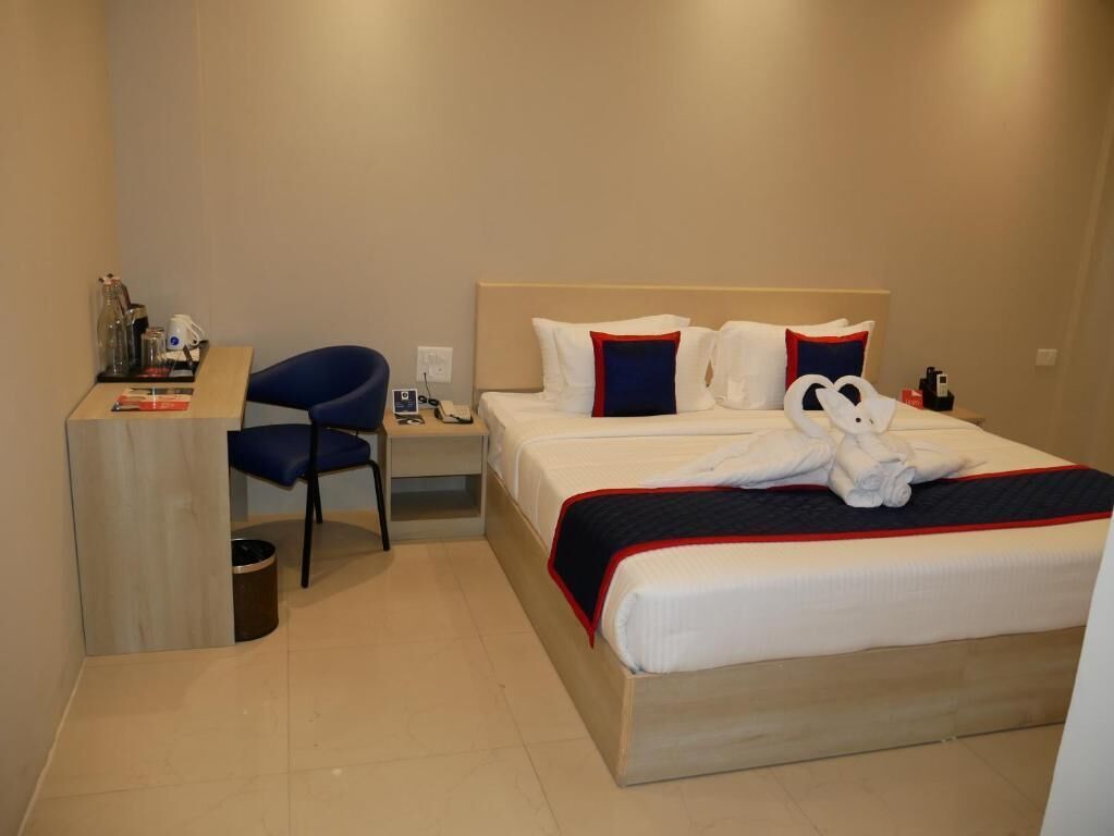 Premium bedding, in-room safe, desk, blackout curtains