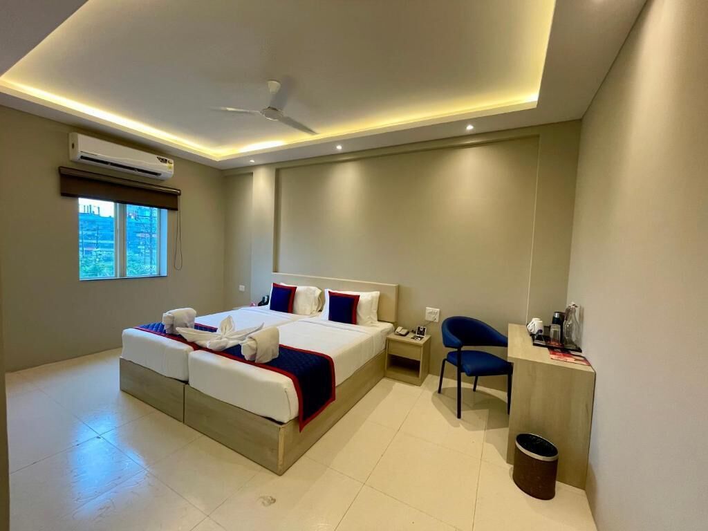Premium bedding, in-room safe, desk, blackout curtains