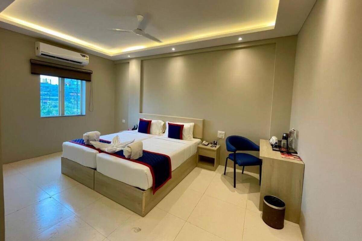 Premium bedding, in-room safe, desk, blackout curtains
