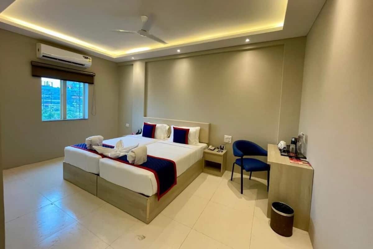Premium bedding, in-room safe, desk, blackout curtains