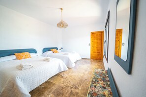 5 bedrooms, in-room safe, travel cot, bed sheets