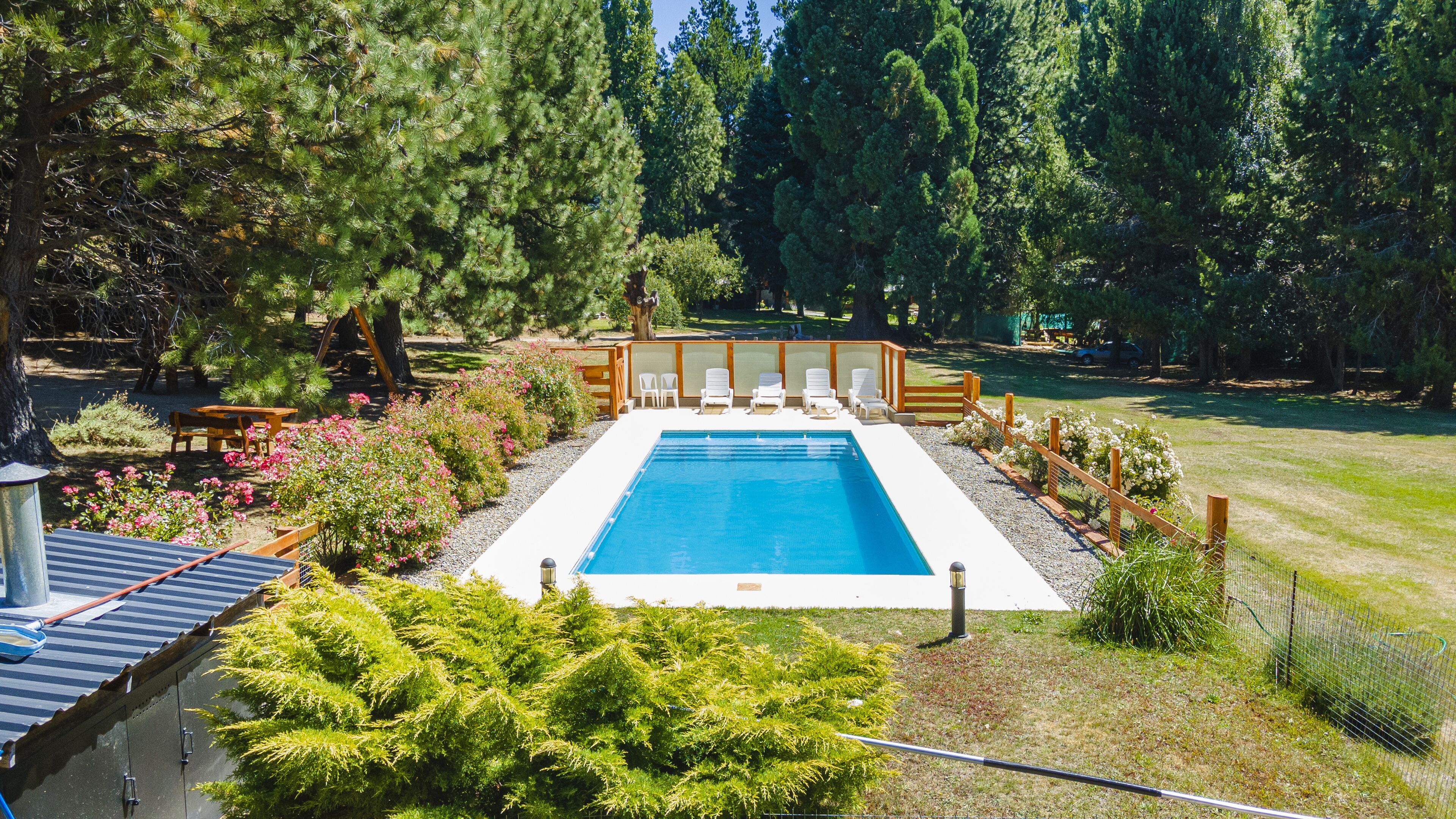 季节性开放的室外游泳池