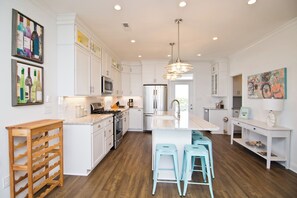 Kühlschrank, Mikrowelle, Ofen, Geschirrspüler