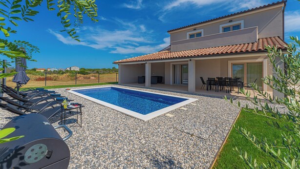A two-story house with a swimming pool, outdoor seating, and a patio area. - Villa Zani in Loborika  - Haus für 6-7 Personen (Loborika)