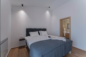 3 soverom, strykejern/-brett, wi-fi og sengetøy