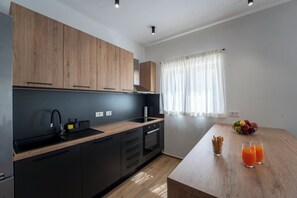 Kühlschrank, Ofen, Herdplatte, Geschirrspüler