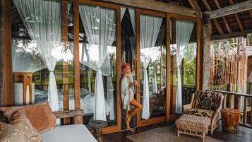 Longhouse | Minibar, pengeskab på værelset, individuelt design