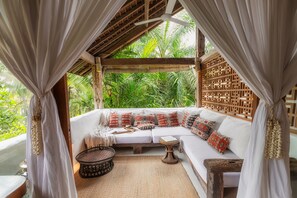 Sky View Upstairs | ลานระเบียง/นอกชาน