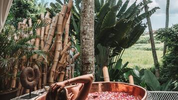 Treehouse | Badeværelse | Hårtørrer, badekåber, hjemmesko, håndklæder