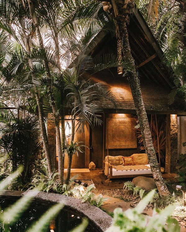 Longhouse | Minibar, pengeskab på værelset, individuelt design