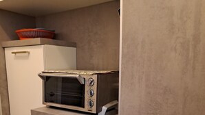 A compact kitchenette with a built-in microwave, a small oven, and a coffee maker. - A due passi da Camogli (Recco)