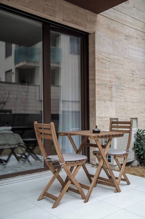 تناول الطعام بالخارج