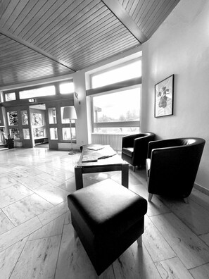 Coin salon dans le hall