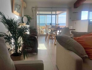 Smart TV, stereo - Nouveau :villa Avec spa sur L'étang de L'or (Pérols)