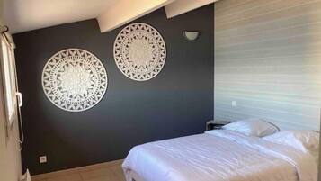 4 habitaciones, tabla de planchar con plancha y wifi gratis