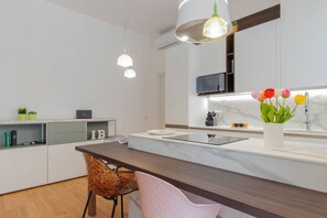 Fridge, microwave, oven, stovetop - Design Premium apartment in center Milan-HomeUnity (Milano)