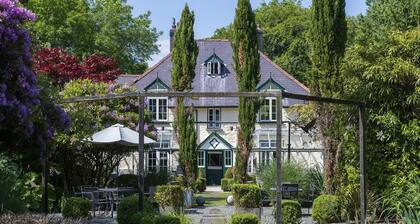 The Cors Country House - sleeps 10 guests in 5 bedrooms