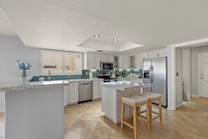 Fridge, microwave, oven, stovetop - French Country Charm with Pool and Mountain Views (Oro Valley)