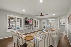 Smart TV, foosball - French Country Charm with Pool and Mountain Views (Oro Valley)