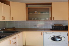 Fridge, oven, stovetop, toaster - Apartment in Costa Rei near White Sandy Beach (Costa Rei Muravera (CA))