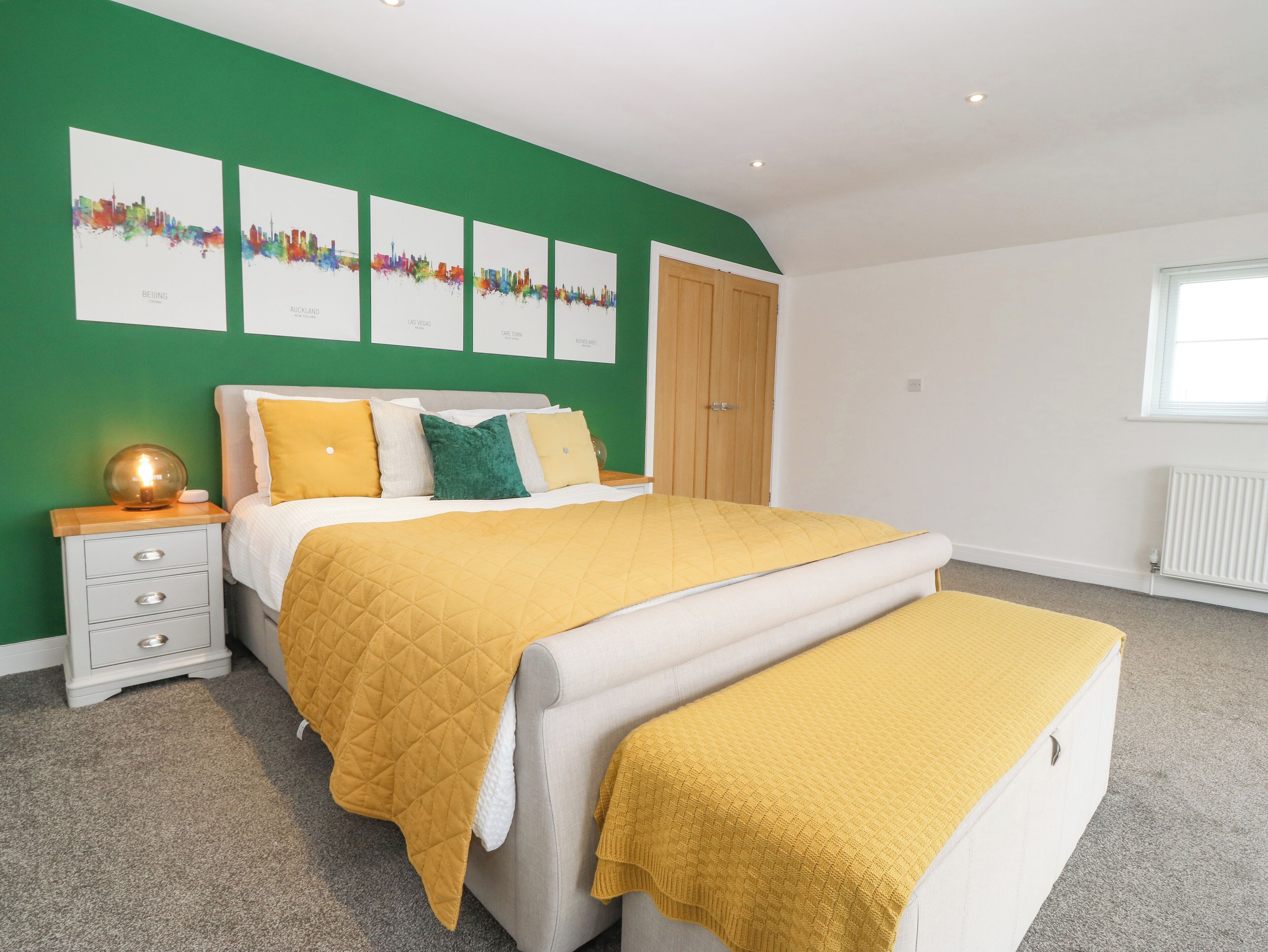 4 bedrooms, individually decorated, individually furnished, free WiFi