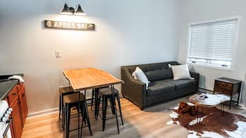 Smart TV, fireplace, table tennis