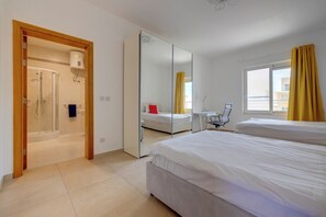 2 bedrooms, iron/ironing board, WiFi
