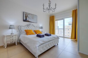 2 bedrooms, iron/ironing board, WiFi