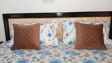 2 bedrooms, bed sheets